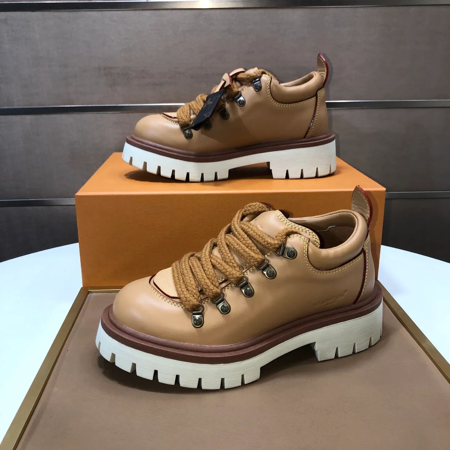 Men's shoes 💰660💰 LV Louis Vuitton 2025 autumn and winter new couple's new style, the original version is developed one to one, retro fashion, handsome and cool mountaineering derby shoes are out of stock 👍 💎 Material: imported first-layer cowhide 💎 Lining: imported lambskin 💎 Outsole: original molded TR non-slip sole 💎 Bottom height: 3.5cm 💎 Shoe size: 35-45 for both men and women